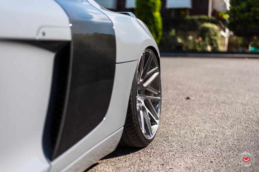 Детали экстерьера Audi R8 on Vossen Wheels (VPS-314T) 2017 года  (фото 10 из 20)